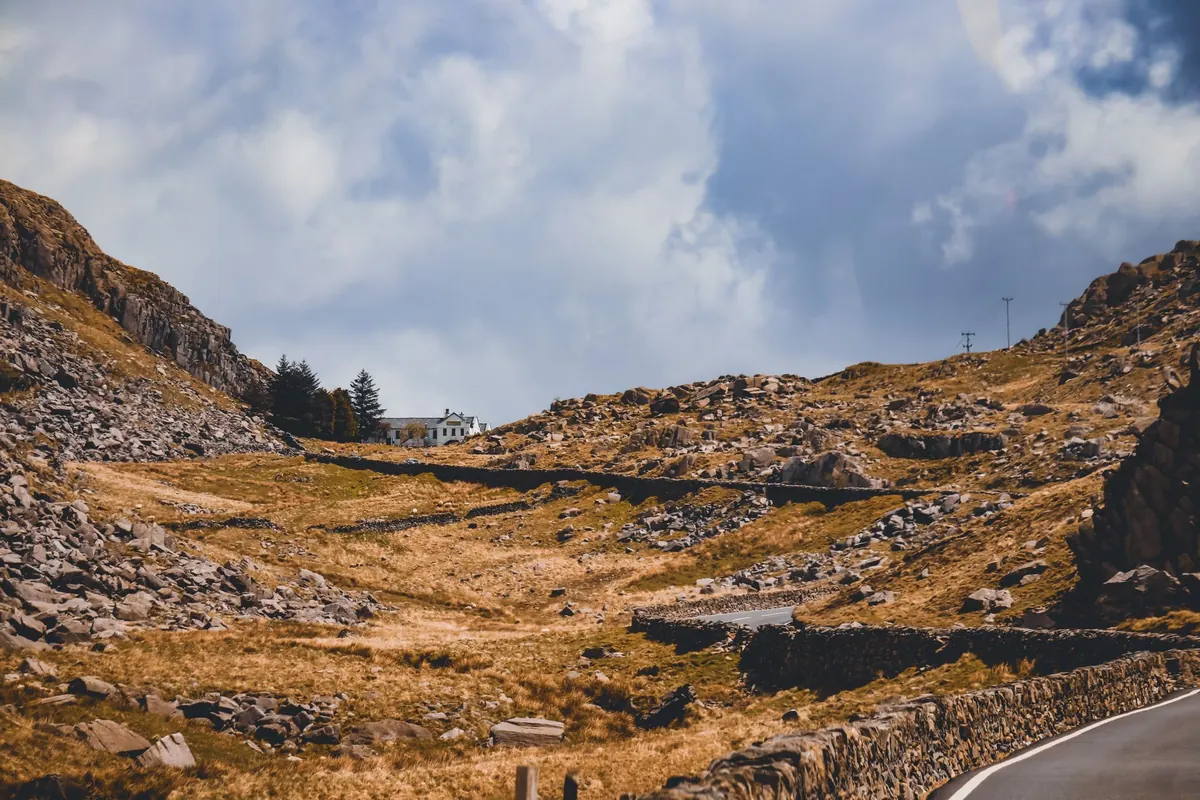 Snake Pass vs Woodhead Pass: Which Peak District Drive Should You Choose?